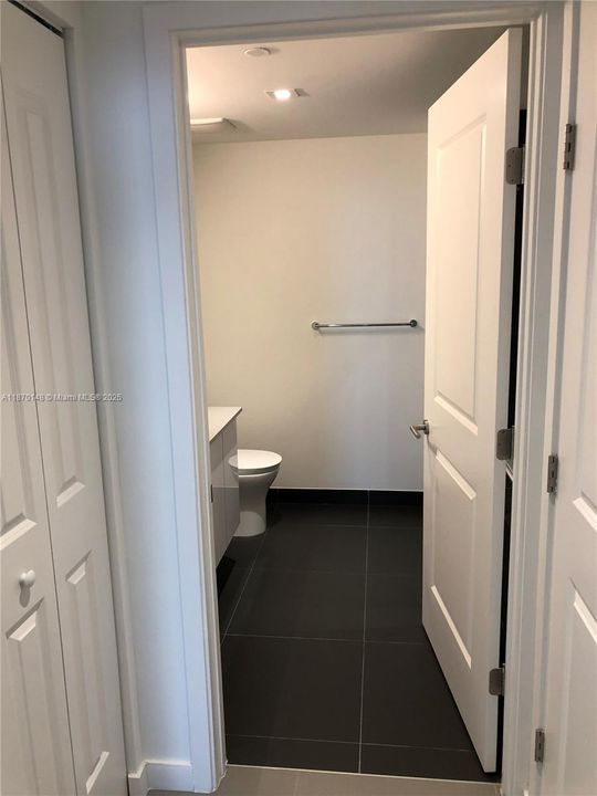 For Sale: $448,000 (1 beds, 1 baths, 857 Square Feet)