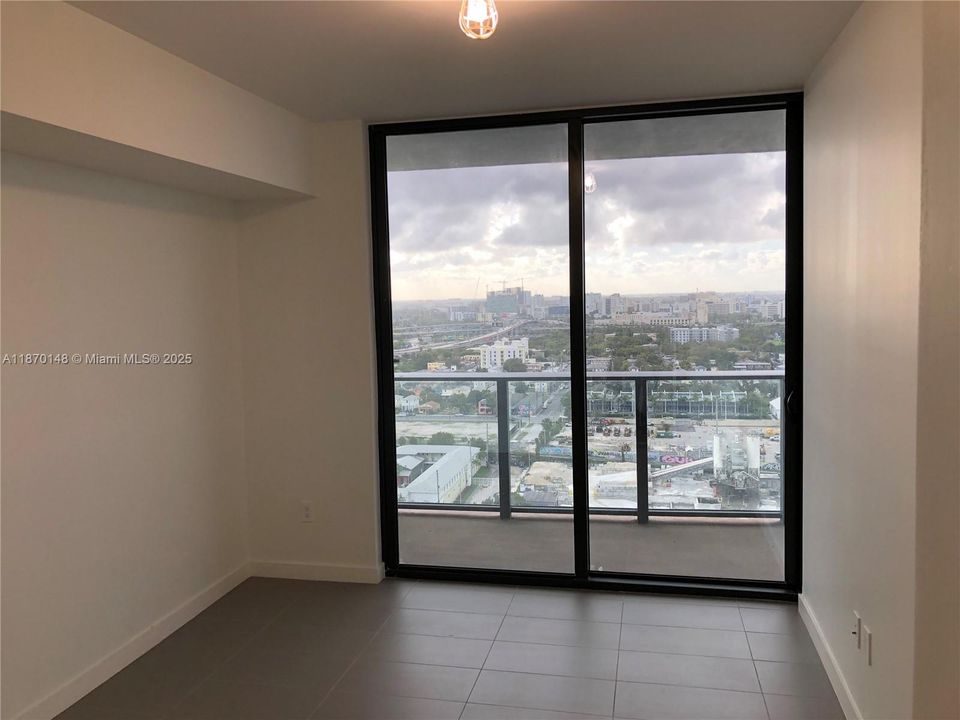 For Sale: $448,000 (1 beds, 1 baths, 857 Square Feet)