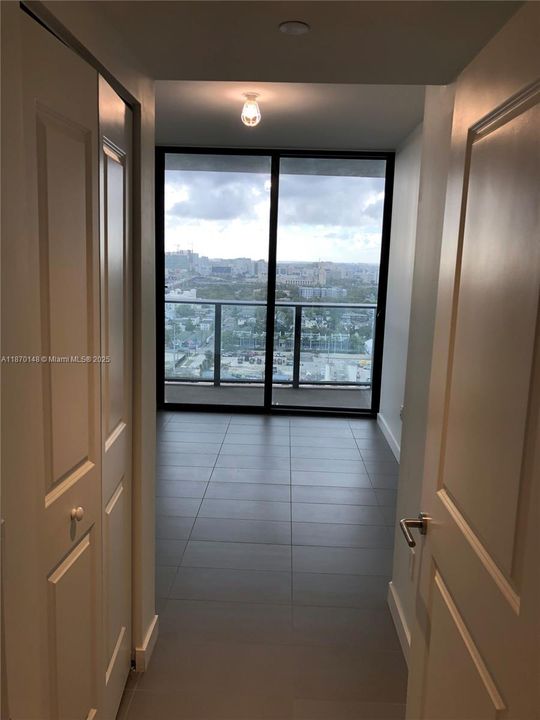 For Sale: $448,000 (1 beds, 1 baths, 857 Square Feet)