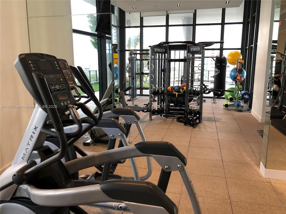 For Sale: $448,000 (1 beds, 1 baths, 857 Square Feet)