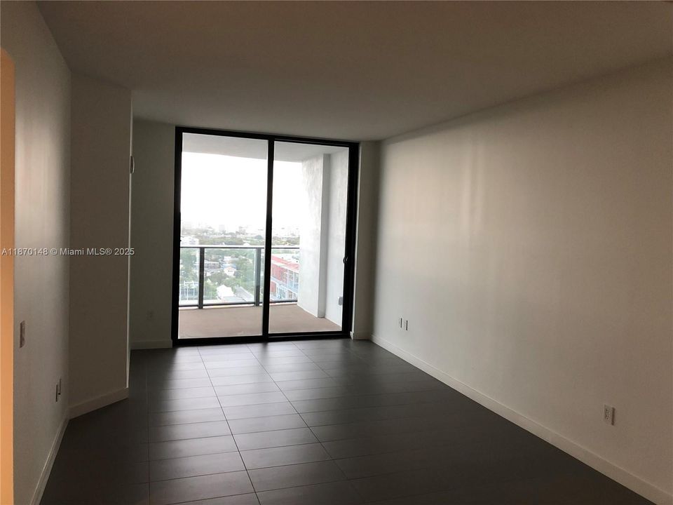 For Sale: $448,000 (1 beds, 1 baths, 857 Square Feet)