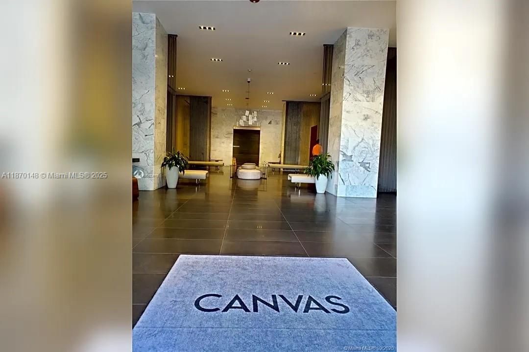 For Sale: $448,000 (1 beds, 1 baths, 857 Square Feet)