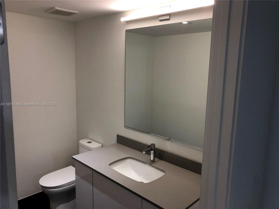 For Sale: $448,000 (1 beds, 1 baths, 857 Square Feet)