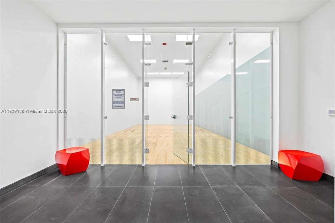 For Sale: $448,000 (1 beds, 1 baths, 857 Square Feet)