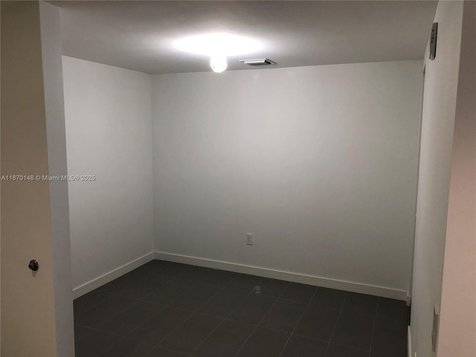 For Sale: $448,000 (1 beds, 1 baths, 857 Square Feet)