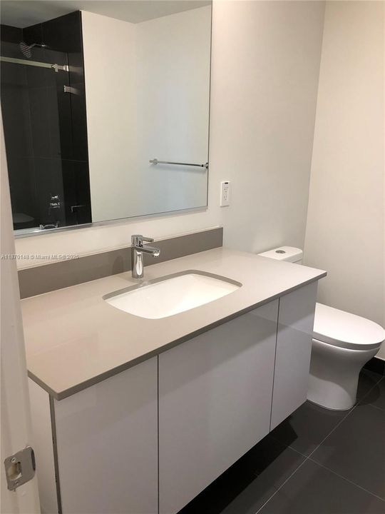 For Sale: $448,000 (1 beds, 1 baths, 857 Square Feet)