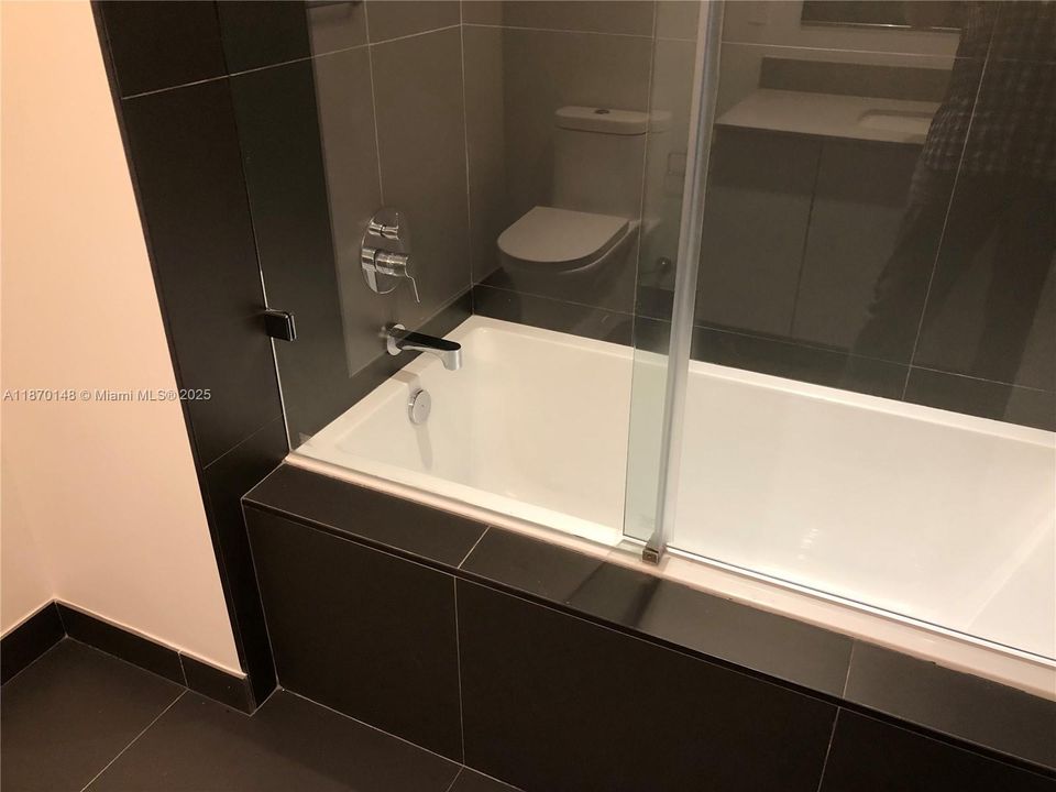 For Sale: $448,000 (1 beds, 1 baths, 857 Square Feet)