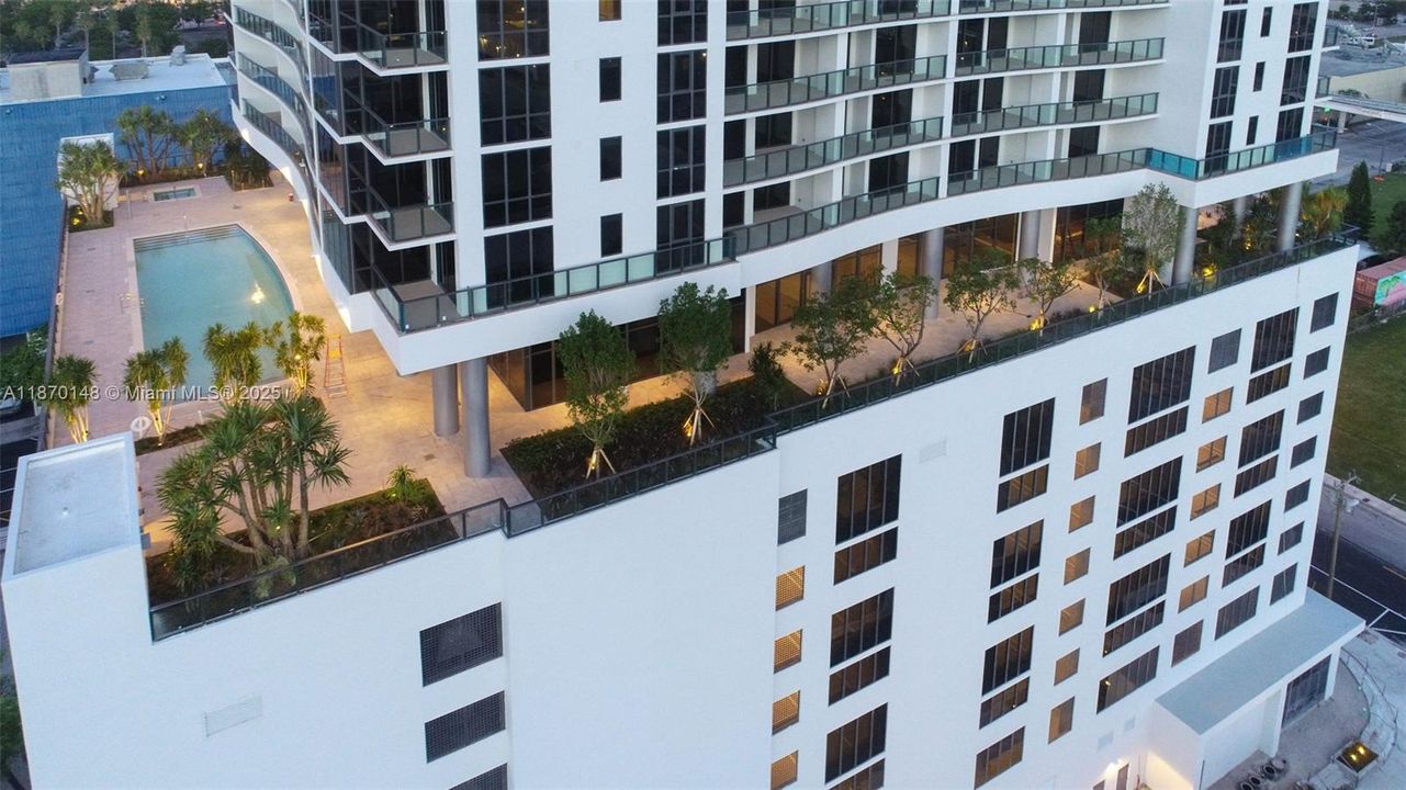 For Sale: $448,000 (1 beds, 1 baths, 857 Square Feet)