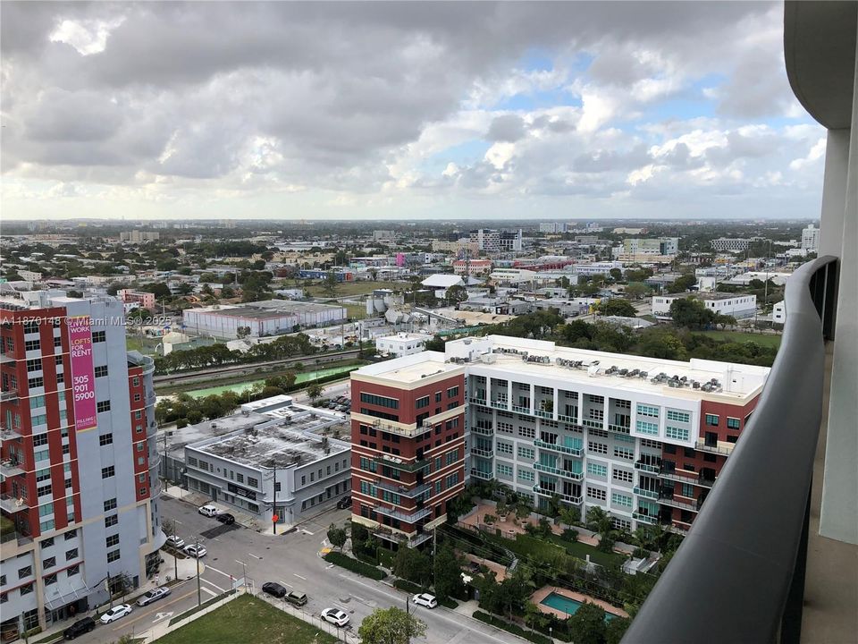 For Sale: $448,000 (1 beds, 1 baths, 857 Square Feet)