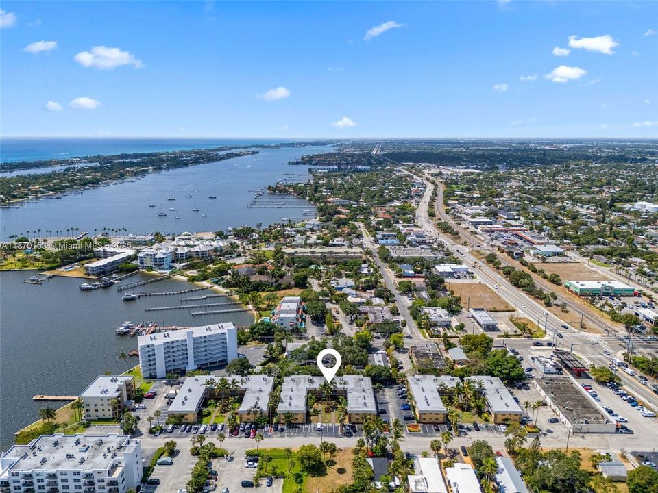 For Sale: $185,000 (2 beds, 2 baths, 707 Square Feet)