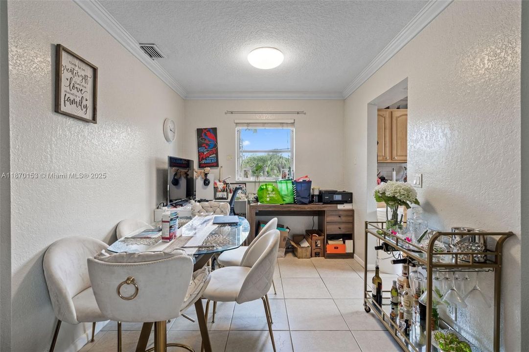 For Sale: $185,000 (2 beds, 2 baths, 707 Square Feet)