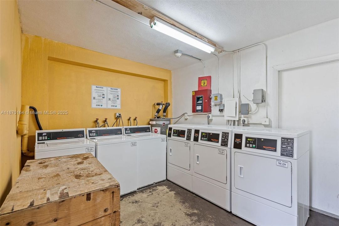 На продажу: $165,000 (2 спален, 1 ванн, 754 Квадратных фут)