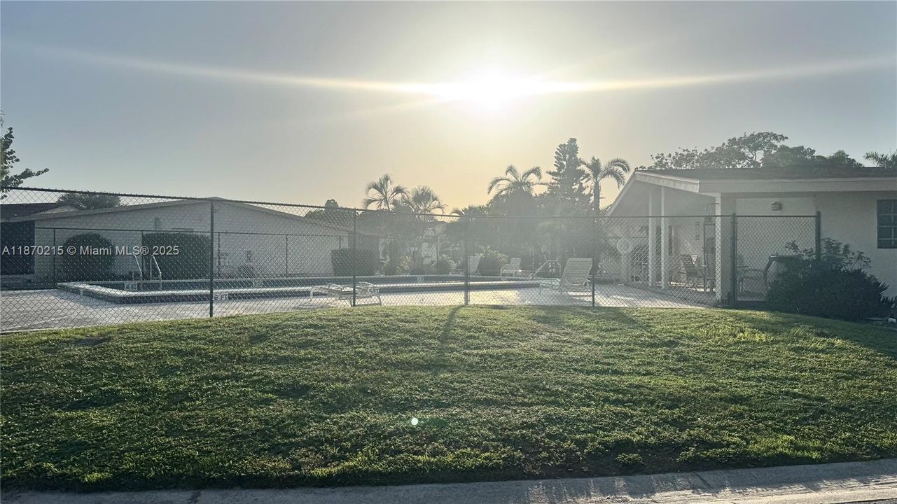 出租: $2,350 (2 贝兹, 2 浴室, 806 平方英尺)