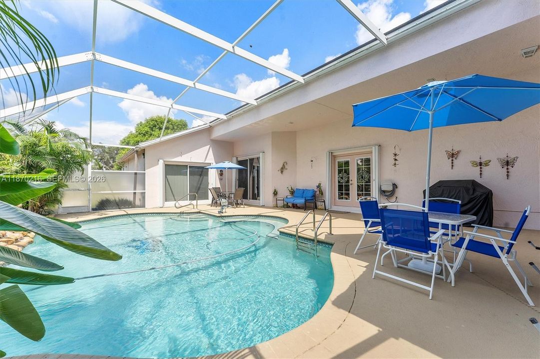 Activo con contrato: $690,000 (3 camas, 2 baños, 1973 Pies cuadrados)