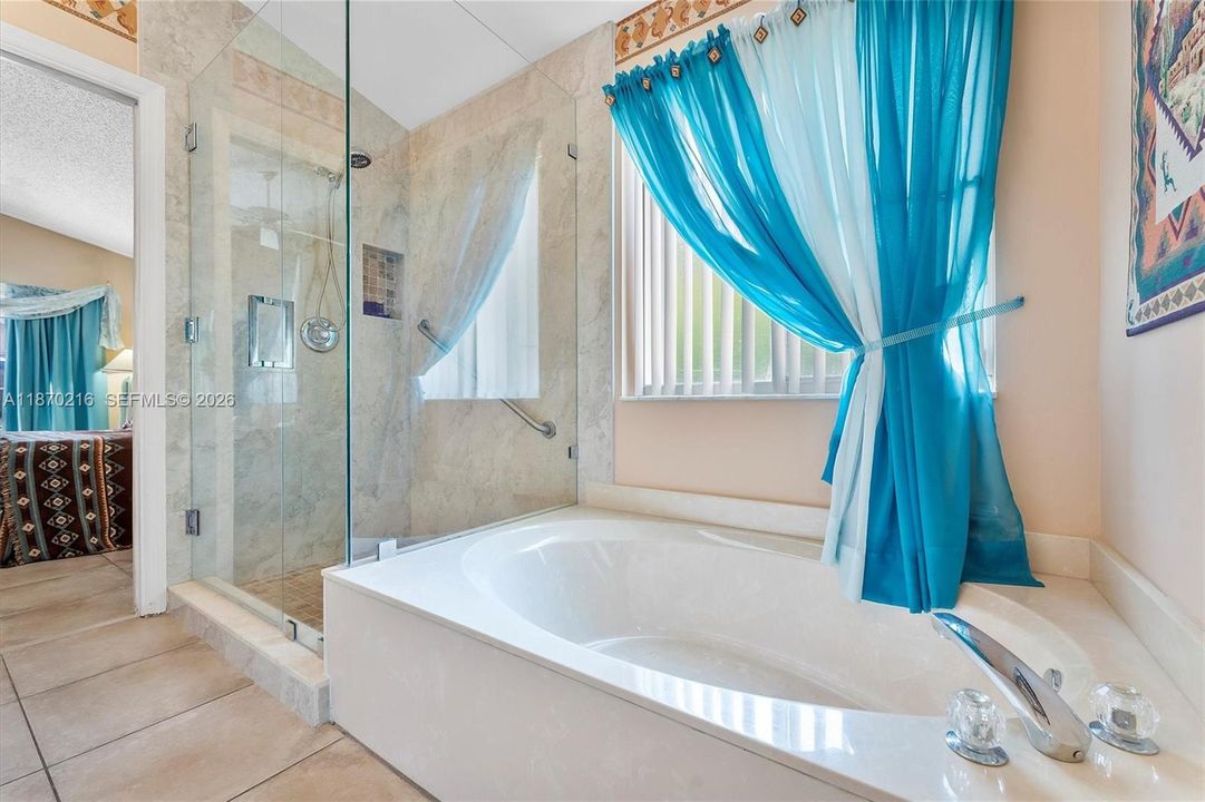 Activo con contrato: $690,000 (3 camas, 2 baños, 1973 Pies cuadrados)