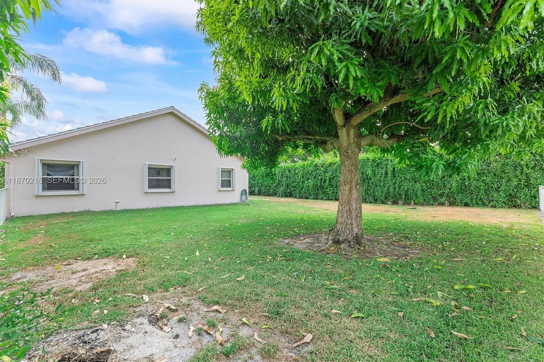 Activo con contrato: $690,000 (3 camas, 2 baños, 1973 Pies cuadrados)