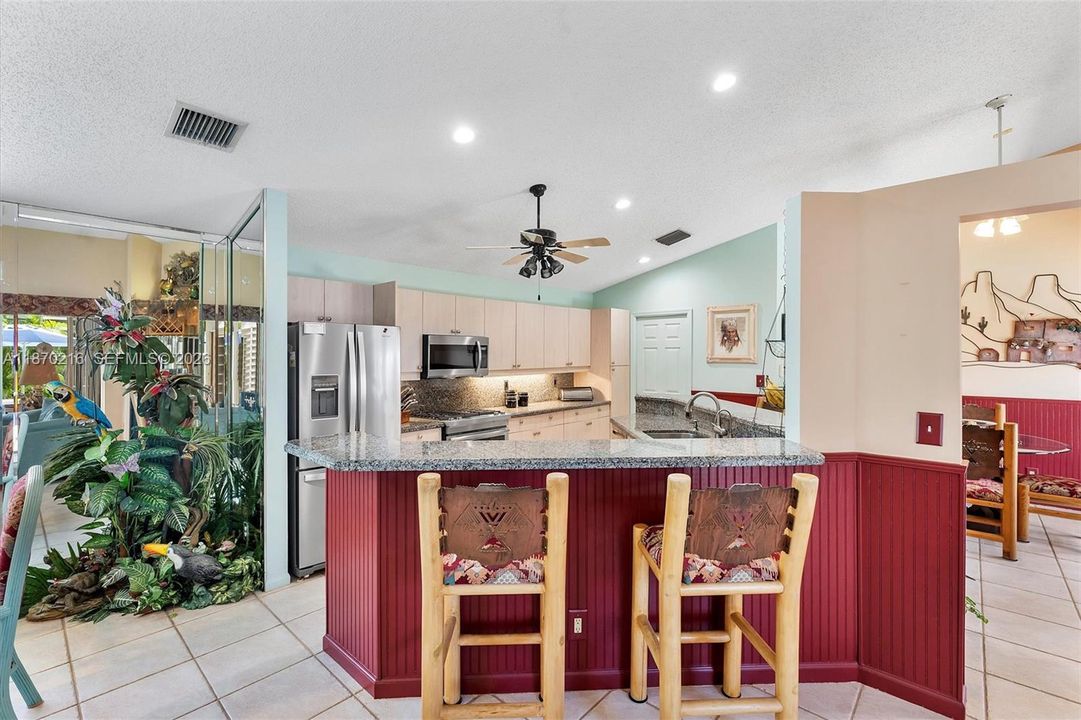 Activo con contrato: $690,000 (3 camas, 2 baños, 1973 Pies cuadrados)