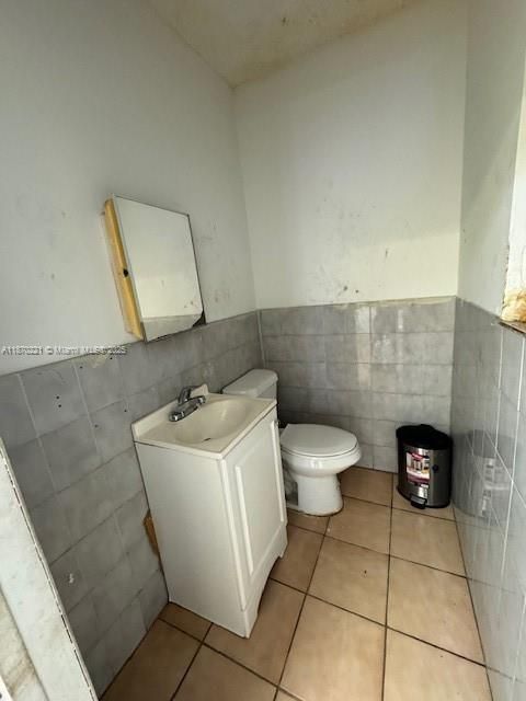 В аренду: $8,450 (0 спален, 0 ванн, 0 Квадратных фут)