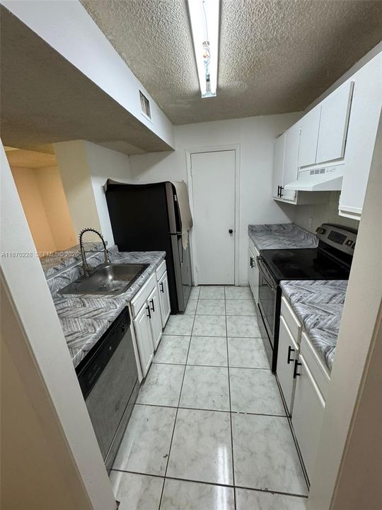 На продажу: $199,900 (2 спален, 2 ванн, 1148 Квадратных фут)