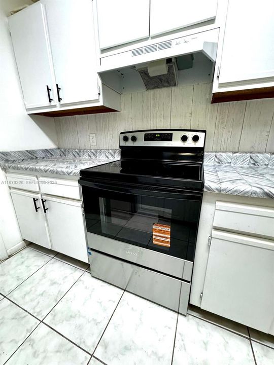 На продажу: $199,900 (2 спален, 2 ванн, 1148 Квадратных фут)