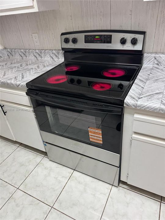 На продажу: $199,900 (2 спален, 2 ванн, 1148 Квадратных фут)