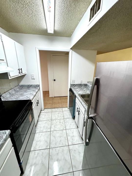 На продажу: $199,900 (2 спален, 2 ванн, 1148 Квадратных фут)