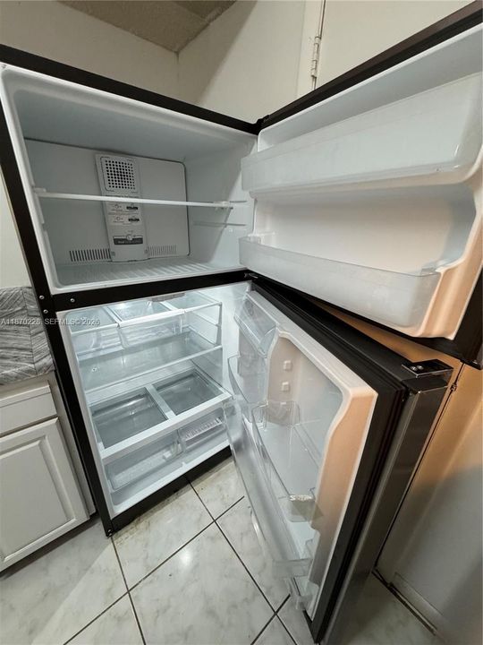 На продажу: $199,900 (2 спален, 2 ванн, 1148 Квадратных фут)