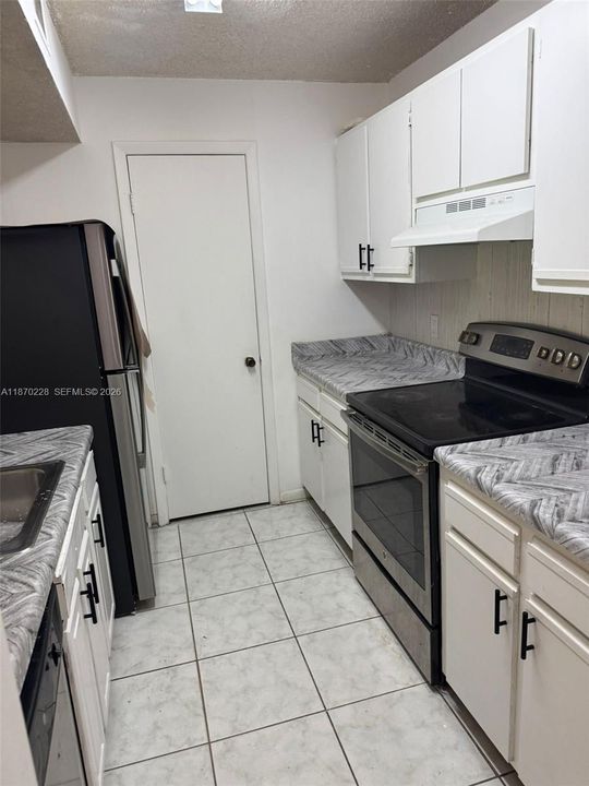На продажу: $199,900 (2 спален, 2 ванн, 1148 Квадратных фут)