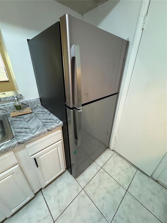 На продажу: $199,900 (2 спален, 2 ванн, 1148 Квадратных фут)