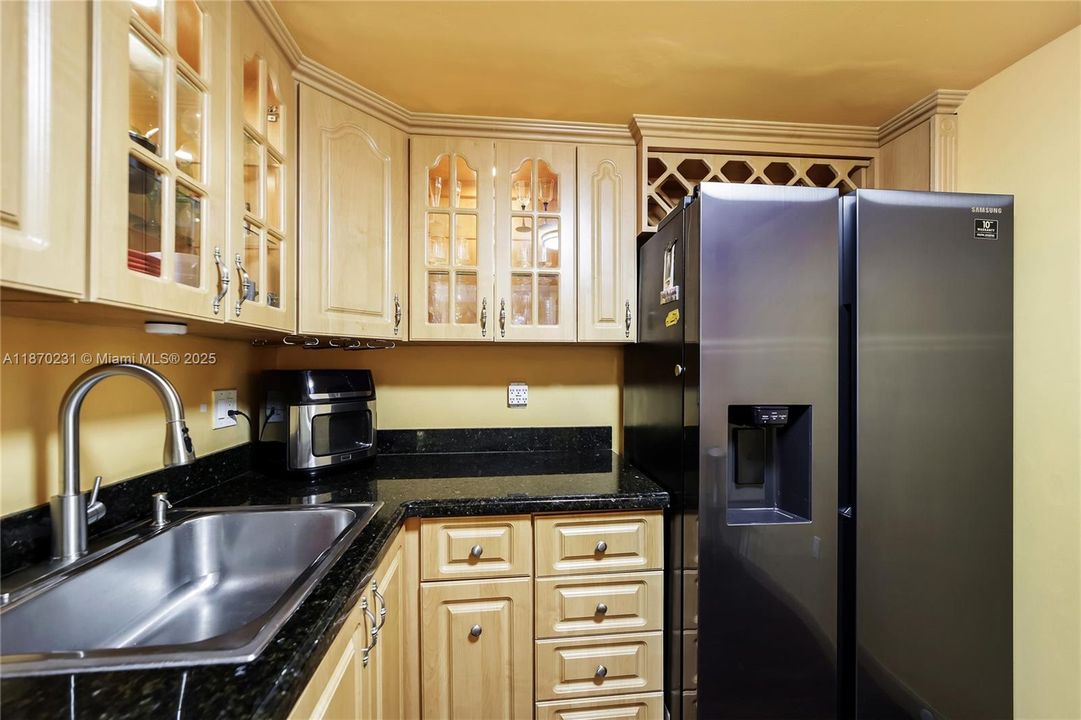 На продажу: $229,900 (2 спален, 2 ванн, 996 Квадратных фут)