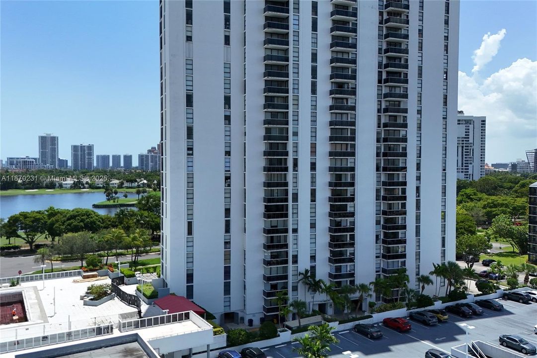 На продажу: $229,900 (2 спален, 2 ванн, 996 Квадратных фут)