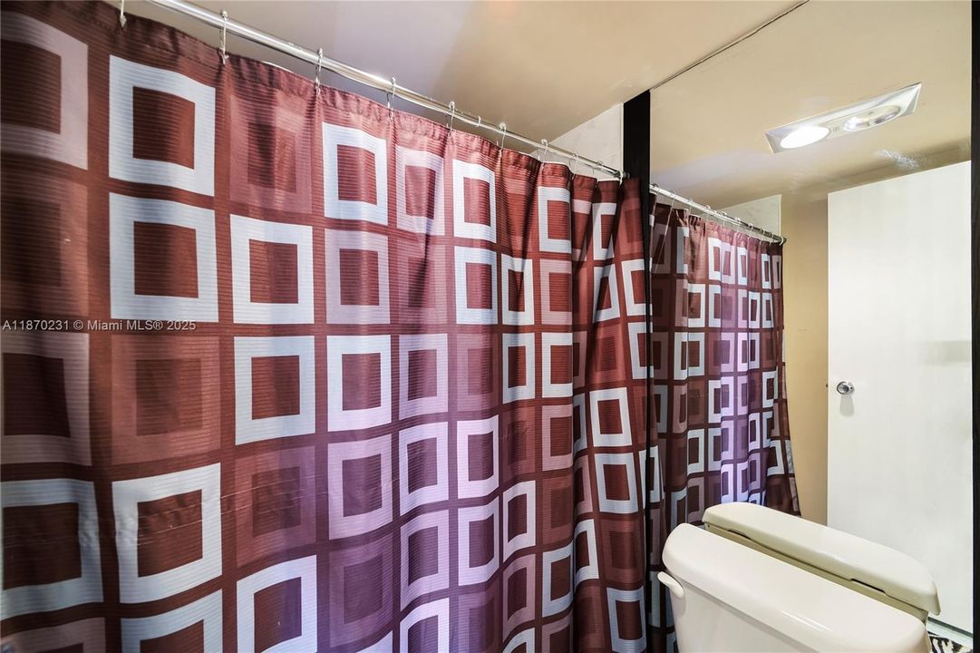 На продажу: $229,900 (2 спален, 2 ванн, 996 Квадратных фут)