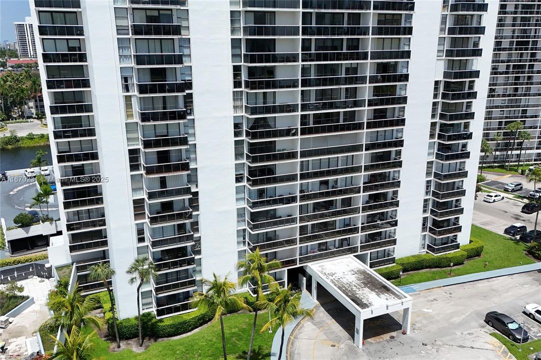 На продажу: $229,900 (2 спален, 2 ванн, 996 Квадратных фут)