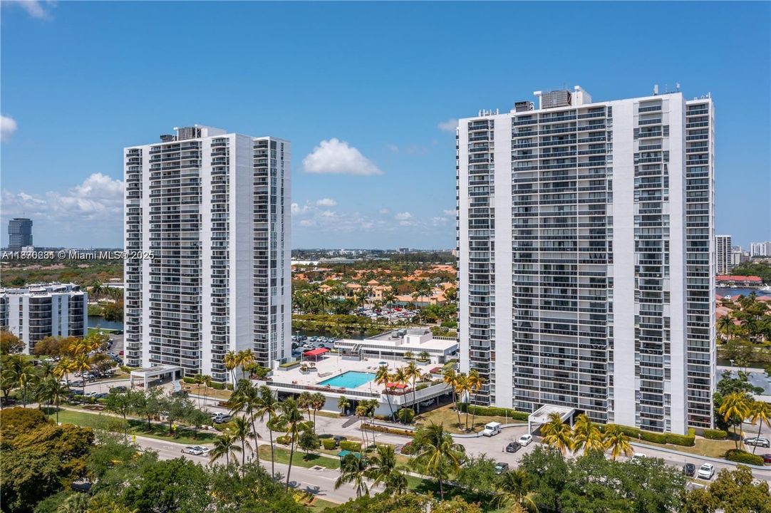 На продажу: $229,900 (2 спален, 2 ванн, 996 Квадратных фут)