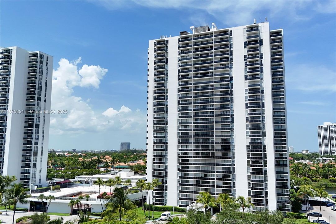 На продажу: $229,900 (2 спален, 2 ванн, 996 Квадратных фут)