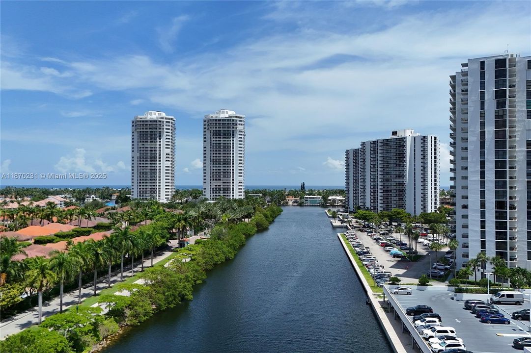 На продажу: $229,900 (2 спален, 2 ванн, 996 Квадратных фут)