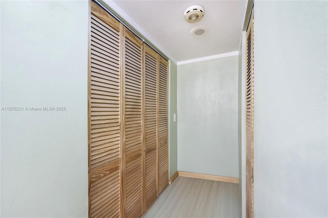 На продажу: $229,900 (2 спален, 2 ванн, 996 Квадратных фут)