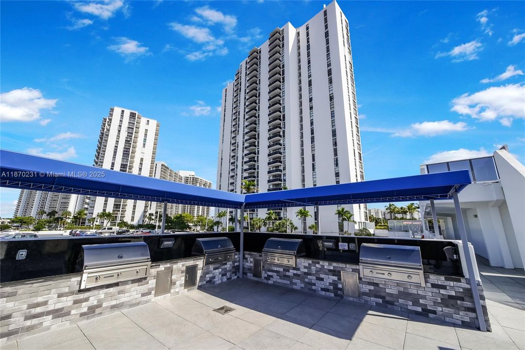 На продажу: $229,900 (2 спален, 2 ванн, 996 Квадратных фут)
