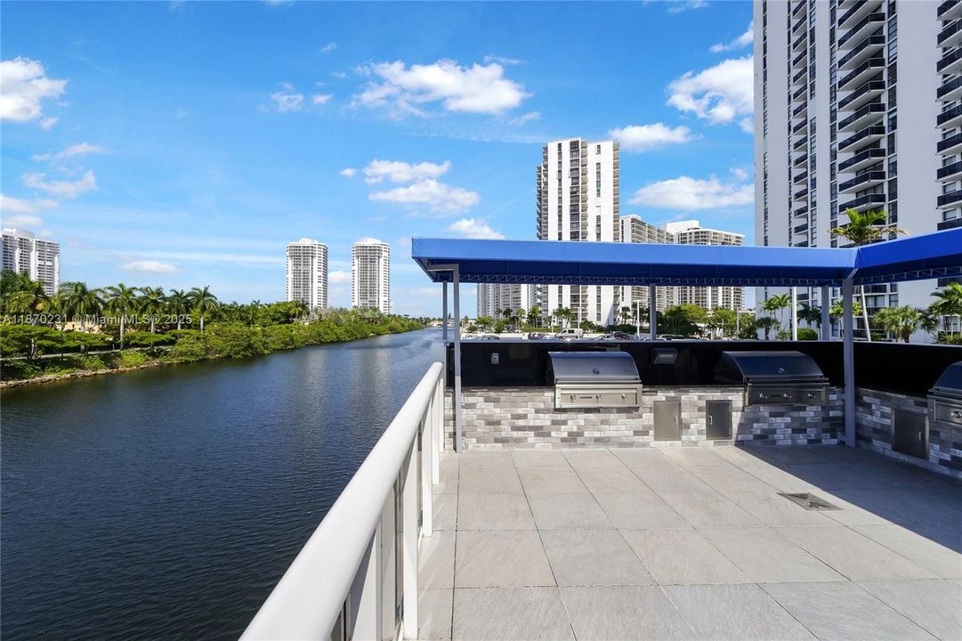 На продажу: $229,900 (2 спален, 2 ванн, 996 Квадратных фут)