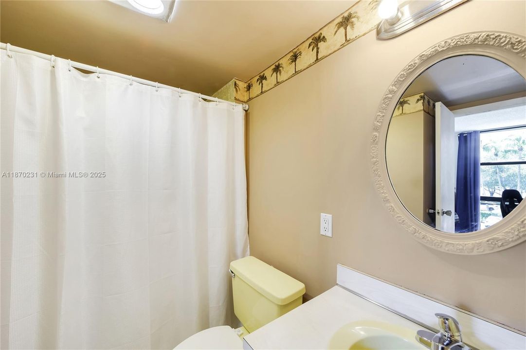На продажу: $229,900 (2 спален, 2 ванн, 996 Квадратных фут)
