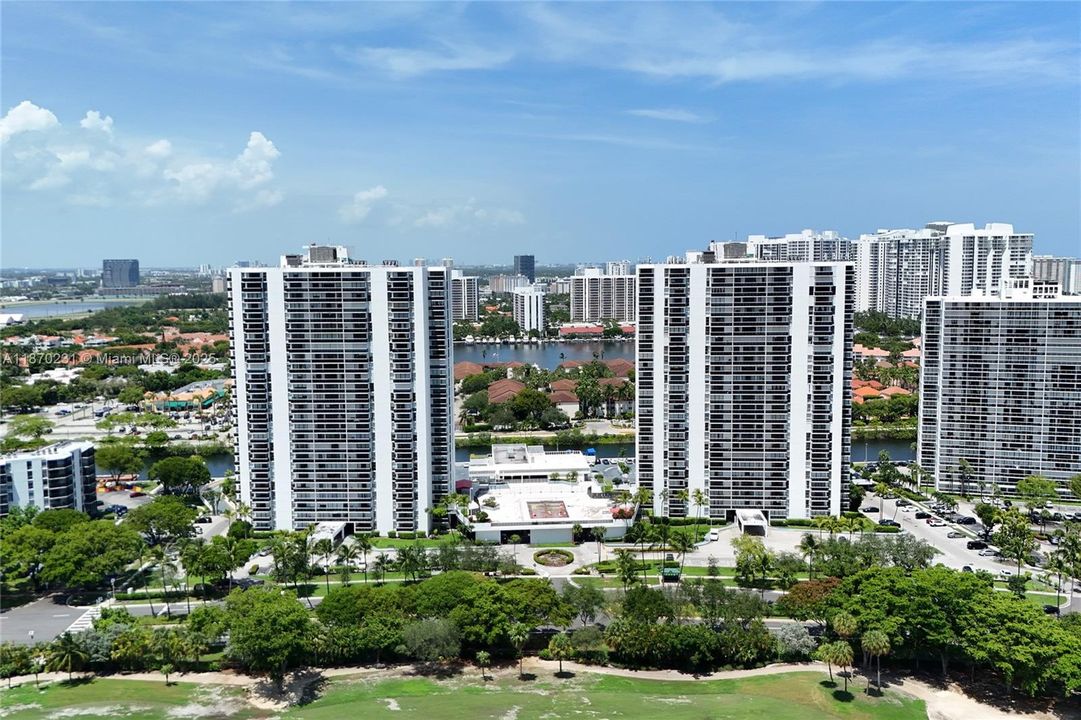 На продажу: $229,900 (2 спален, 2 ванн, 996 Квадратных фут)