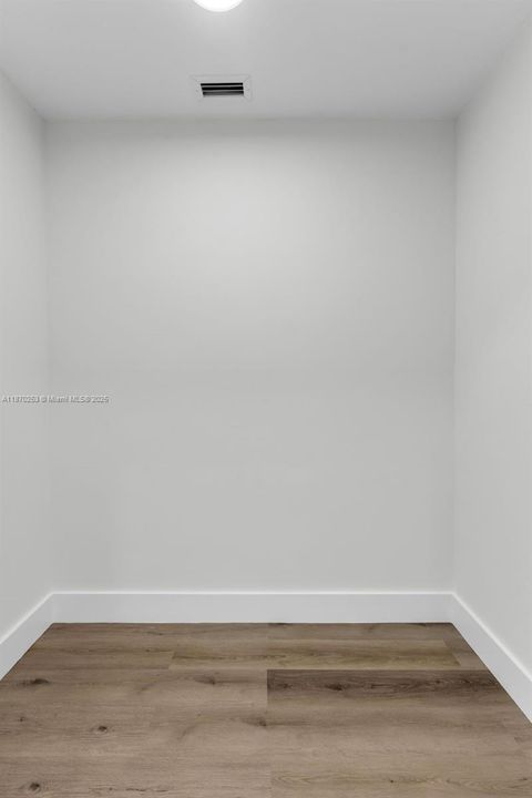 Vendido Recientemente: $750,000 (4 camas, 2 baños, 2250 Pies cuadrados)