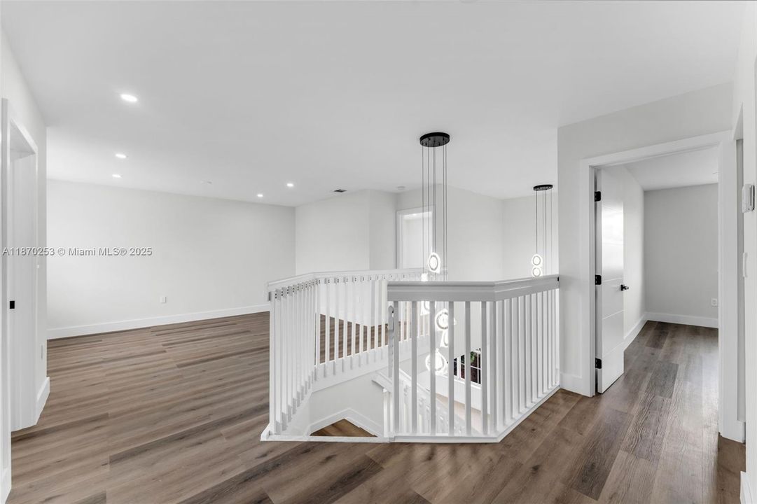 Vendido Recientemente: $750,000 (4 camas, 2 baños, 2250 Pies cuadrados)