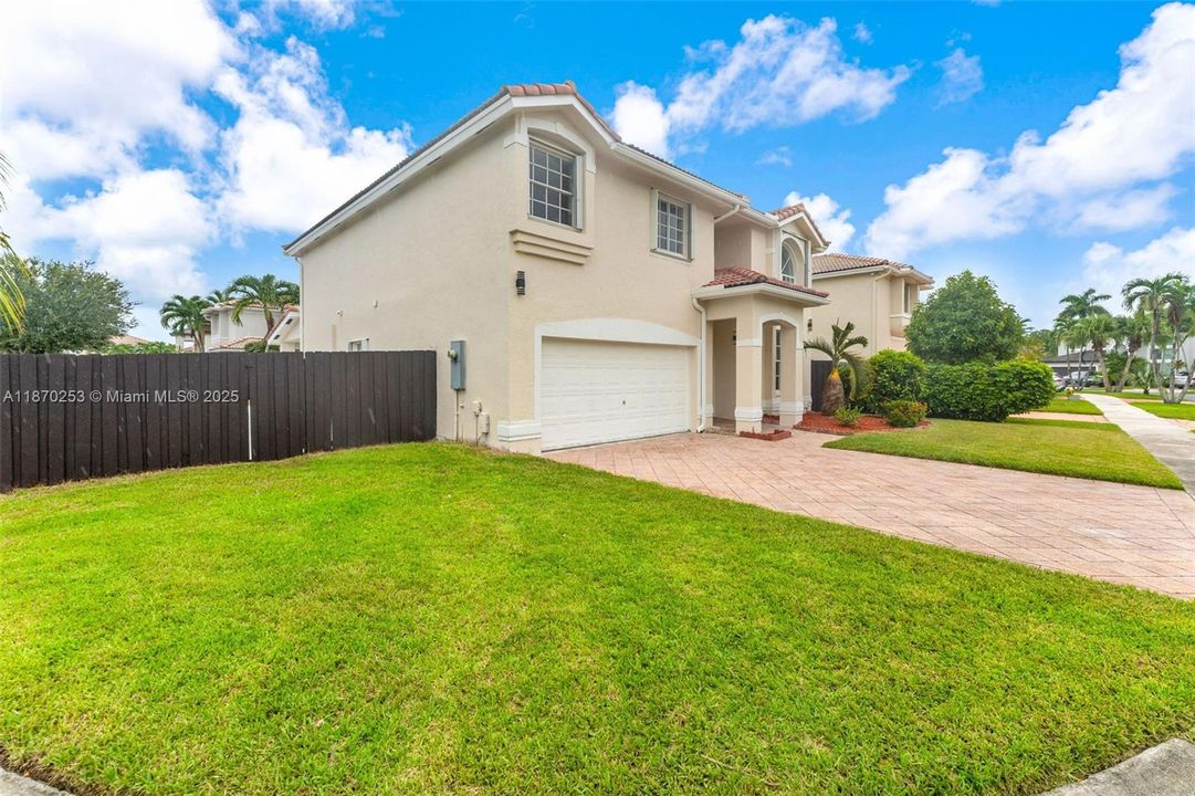 Vendido Recientemente: $750,000 (4 camas, 2 baños, 2250 Pies cuadrados)