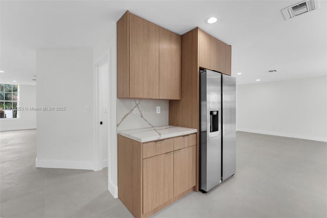 Vendido Recientemente: $750,000 (4 camas, 2 baños, 2250 Pies cuadrados)