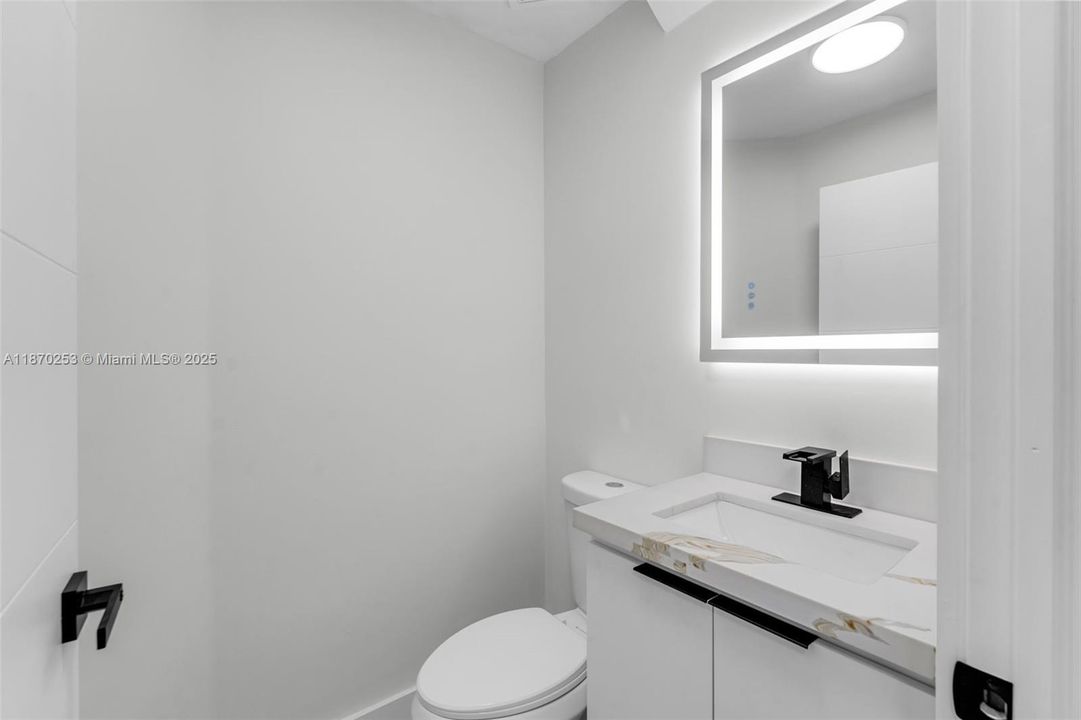 Vendido Recientemente: $750,000 (4 camas, 2 baños, 2250 Pies cuadrados)