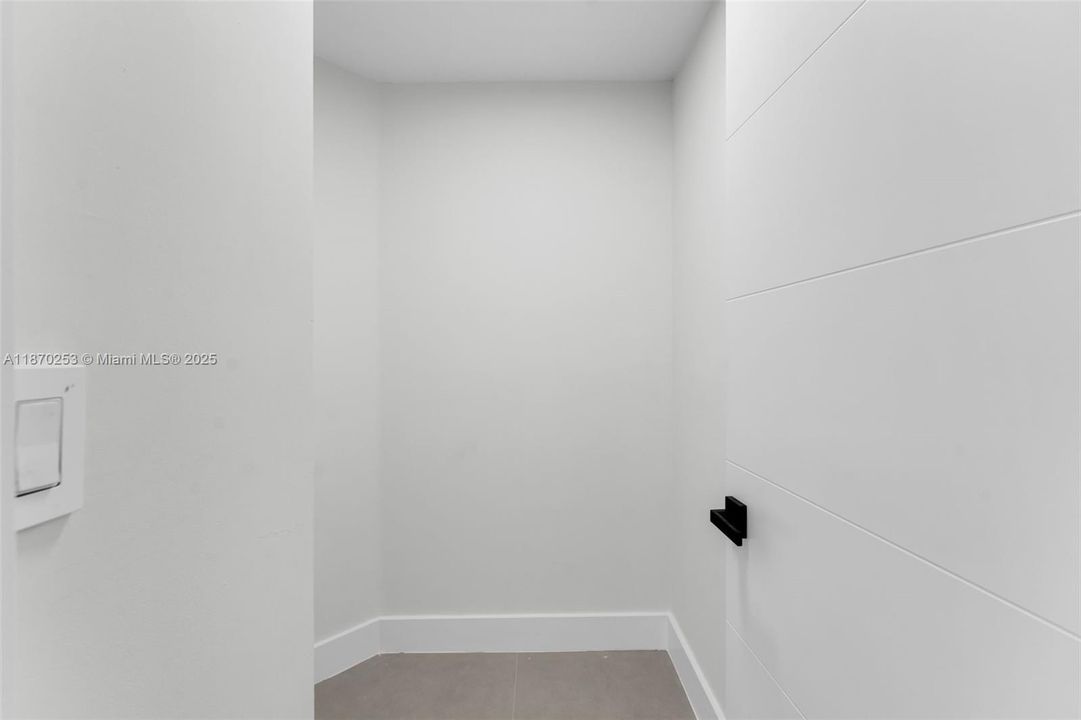 Vendido Recientemente: $750,000 (4 camas, 2 baños, 2250 Pies cuadrados)