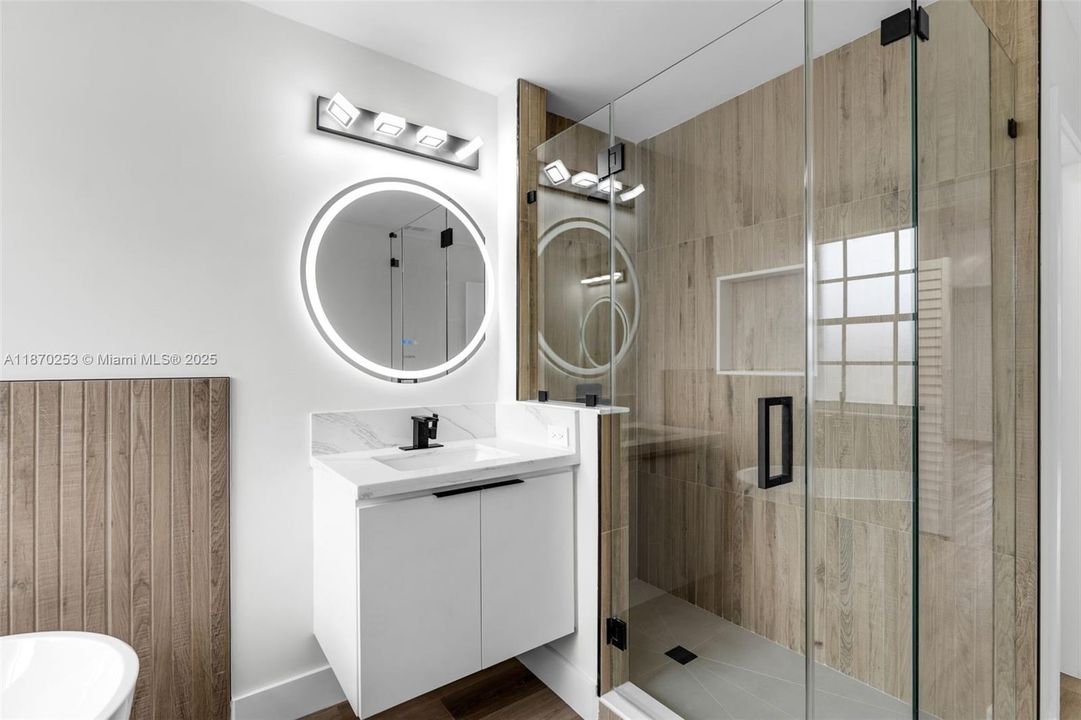 Vendido Recientemente: $750,000 (4 camas, 2 baños, 2250 Pies cuadrados)