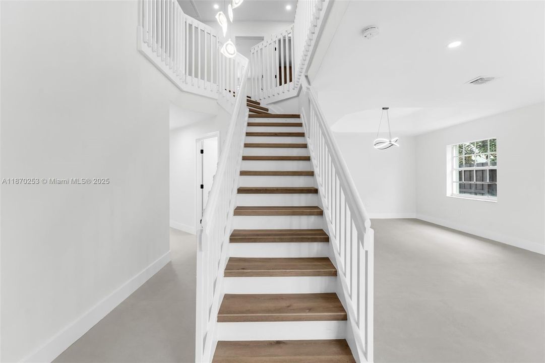 Vendido Recientemente: $750,000 (4 camas, 2 baños, 2250 Pies cuadrados)