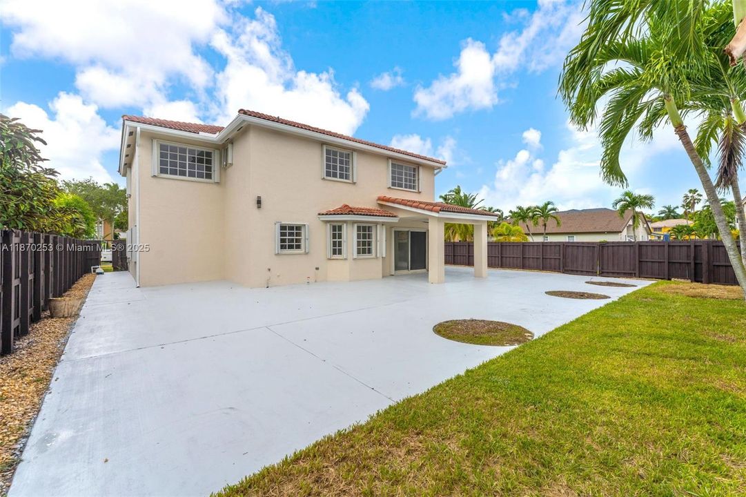 Vendido Recientemente: $750,000 (4 camas, 2 baños, 2250 Pies cuadrados)